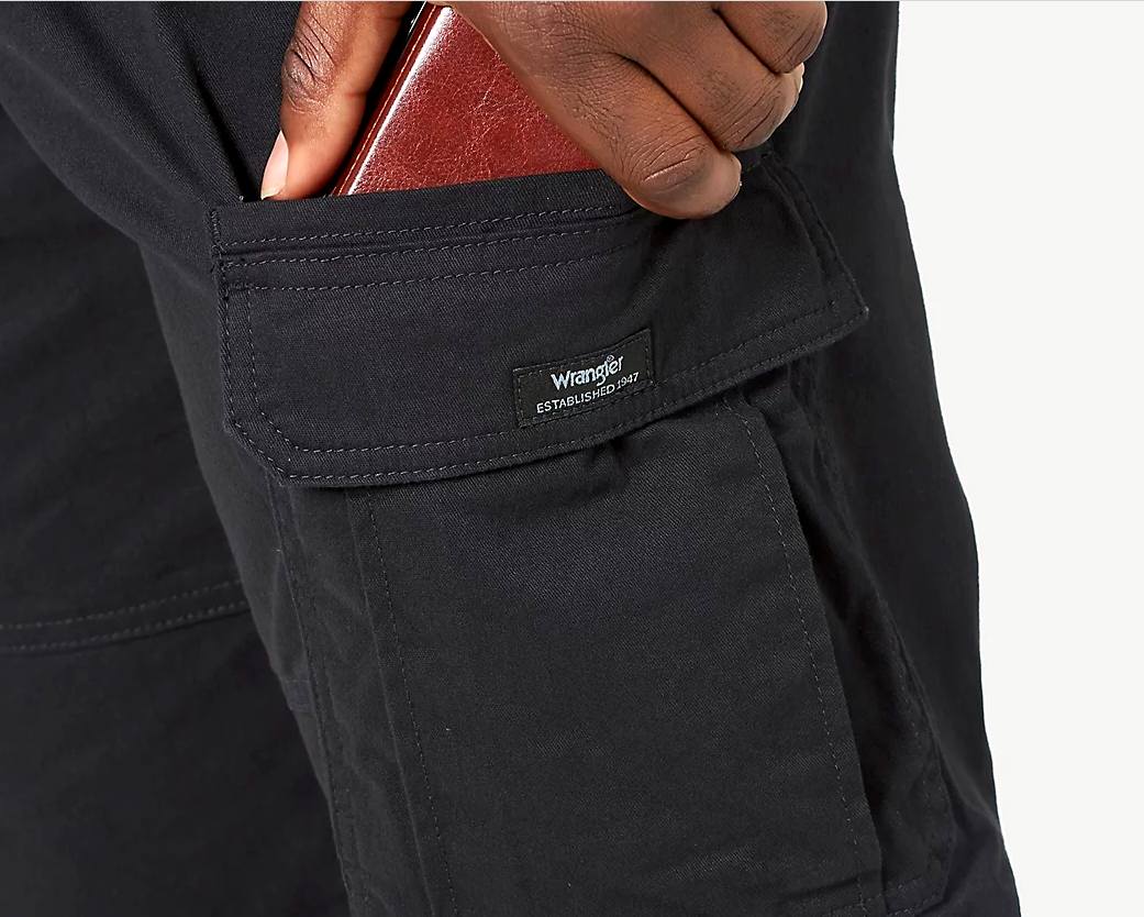 wrangler cargo shorts with 2 tech pockets
